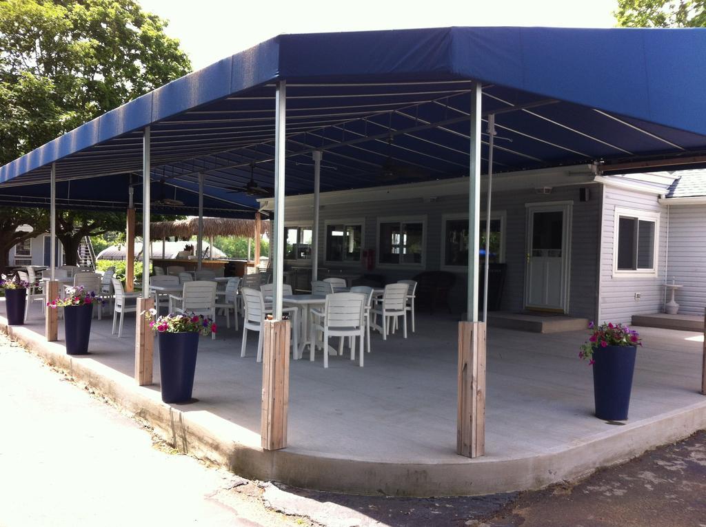 The Blue Inn At North Fork East Marion Exteriör bild